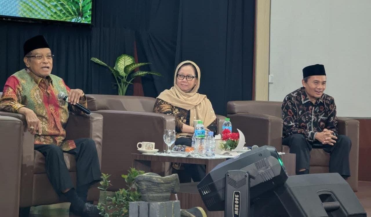 SHARING ILMU: Prof Said Aqil Siroj (kanan) menjadi pembicara dalam Halaqah Pesantren di UIN Sunan Gunung Djati Bandung (21/11).