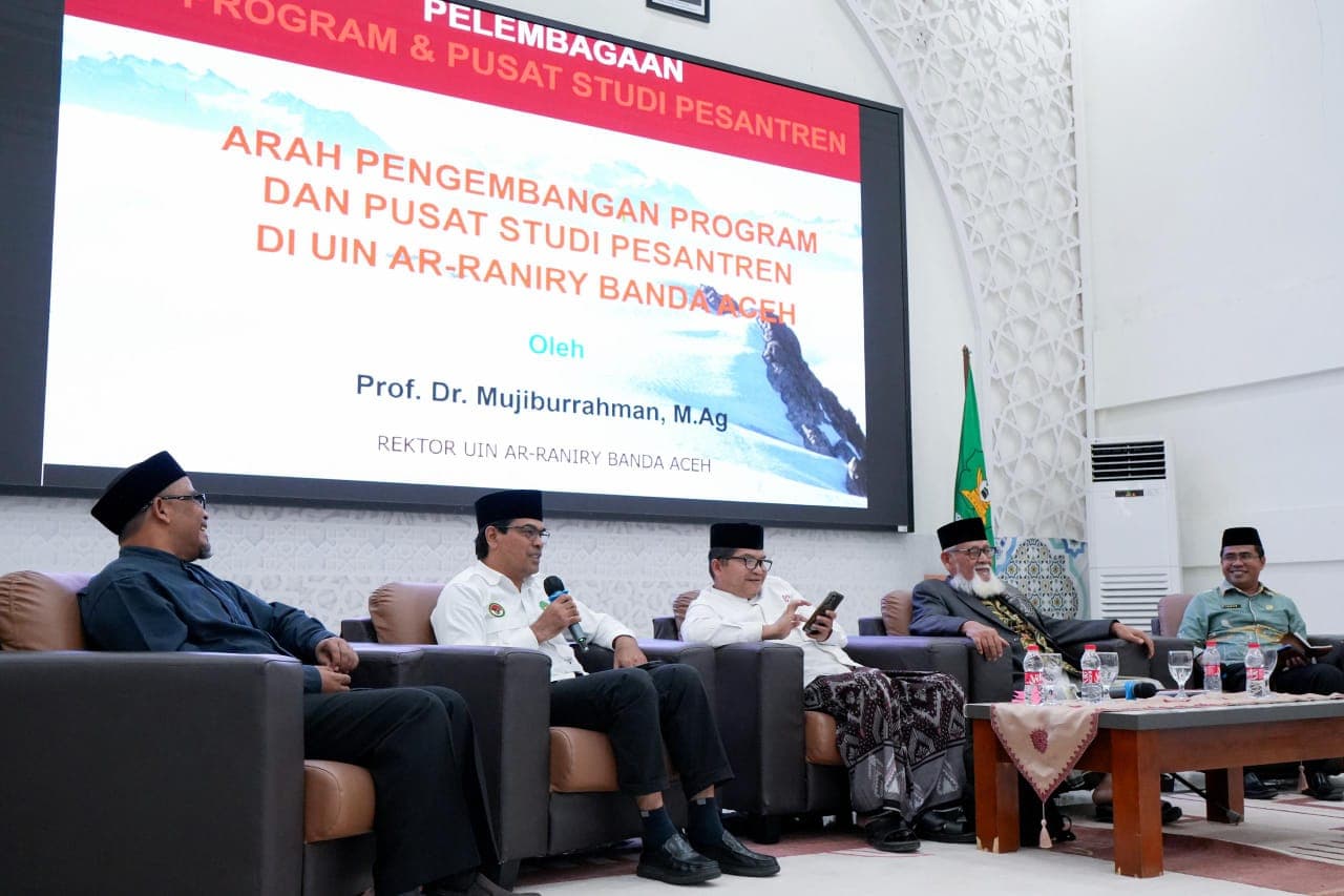 SHARING GAGASAN: Kegiatan halaqah penguatan kelembagaan Direktorat Jenderal (Ditjen) Pesantren di kampus UIN Ar-Raniry Banda Aceh (14/11).