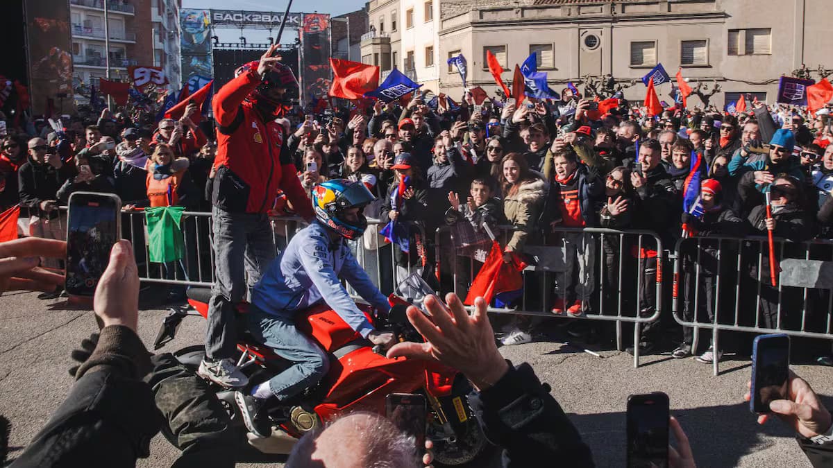 Marc dan Alex Rayakan Gelar di Kota Kelahiran