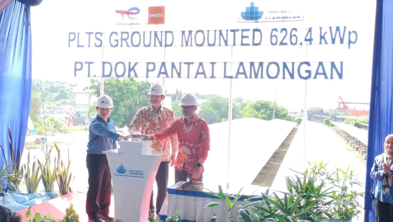 Direktur Development Business PT Dok Pantai Lamongan Zacharias Santoso, Bupati Yuhrunor Efendi dan Ketua Tim Kerja Industri Maritim dan Alat Pertahanan Dit IMATAP Ditjen ILMATE Kemenperin Sungkono