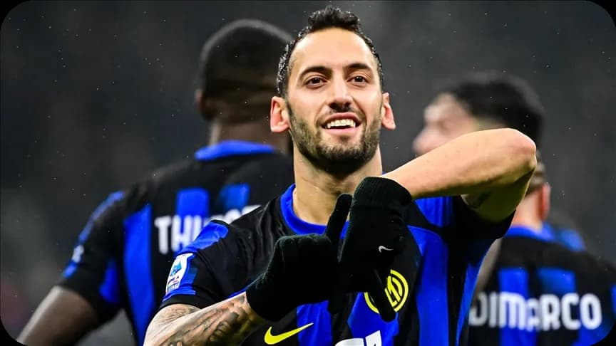 ON FIRE: Hakan Calhanoglou menjadi tumpuan pada derbi Milan dini hari nanti