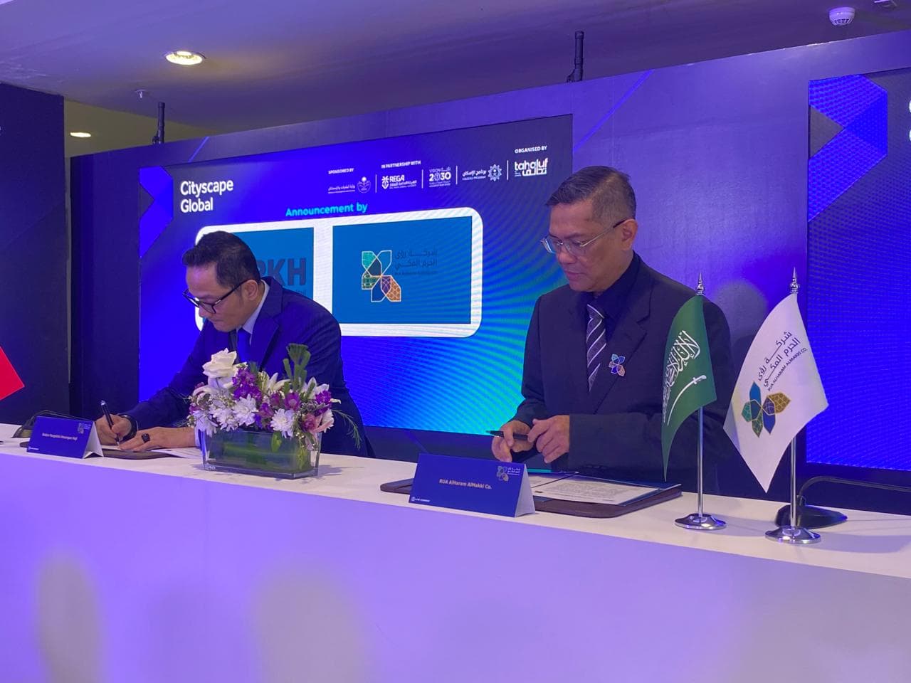 SAH: Penandatanganan kerja sama antara BPKH dengan RUA AlHaram AlMakki Company dalam mega proyek King Salman Gate di Riyadh (18/11).