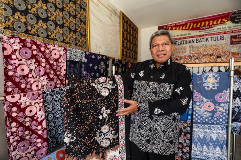 Suharno Bawa Batik Tradjumas Asal Depok  Melanglang hingga ke Jepang