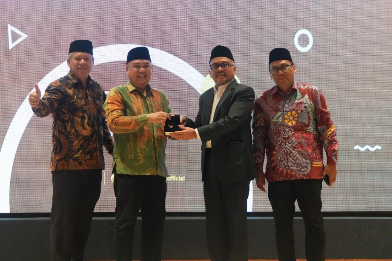 KOLABORASI:
Dari kiri, Direktur
Beasiswa LPDP
Dwi Larso, Direktur
Investasi
Muhammad Oriza,
Rektor Unusa Prof
Dr Tri Yogi
Yuwono, dan
Direktur Fasilitasi
Riset Ayom
Widipaminto
dalam Sosialisasi
beasiswa LPDP
2026  beberapa
waktu lalu