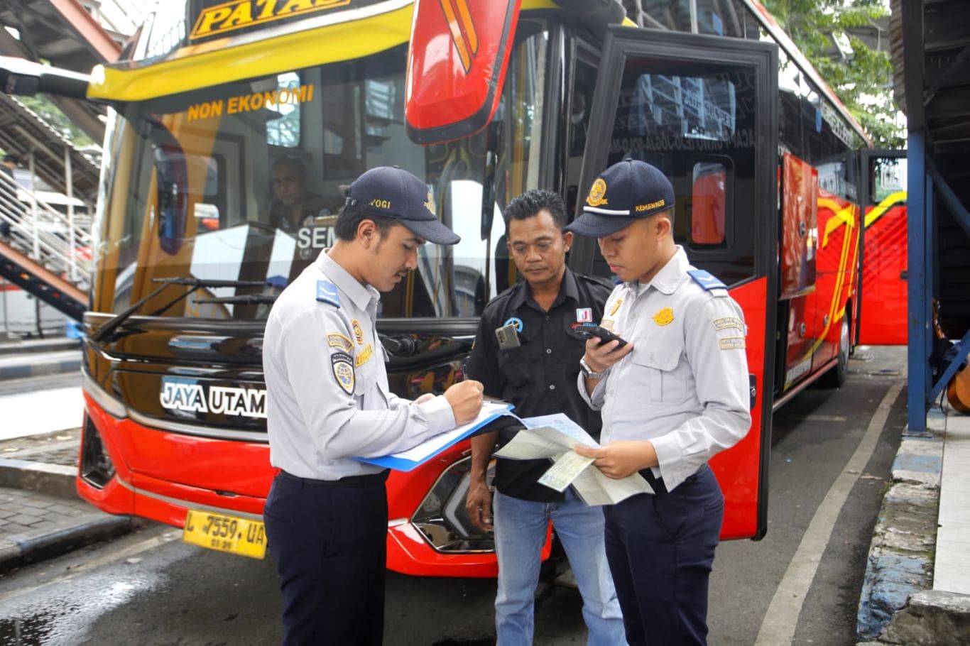 Jelang Nataru, Terminal Purabaya Cek 50 Bus Setiap Hari