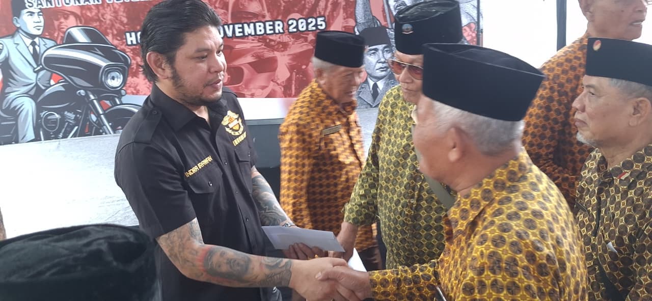 Aksi sosial HDCI Surabaya turut mengundang 15 veteran dari LVRI Surabaya.