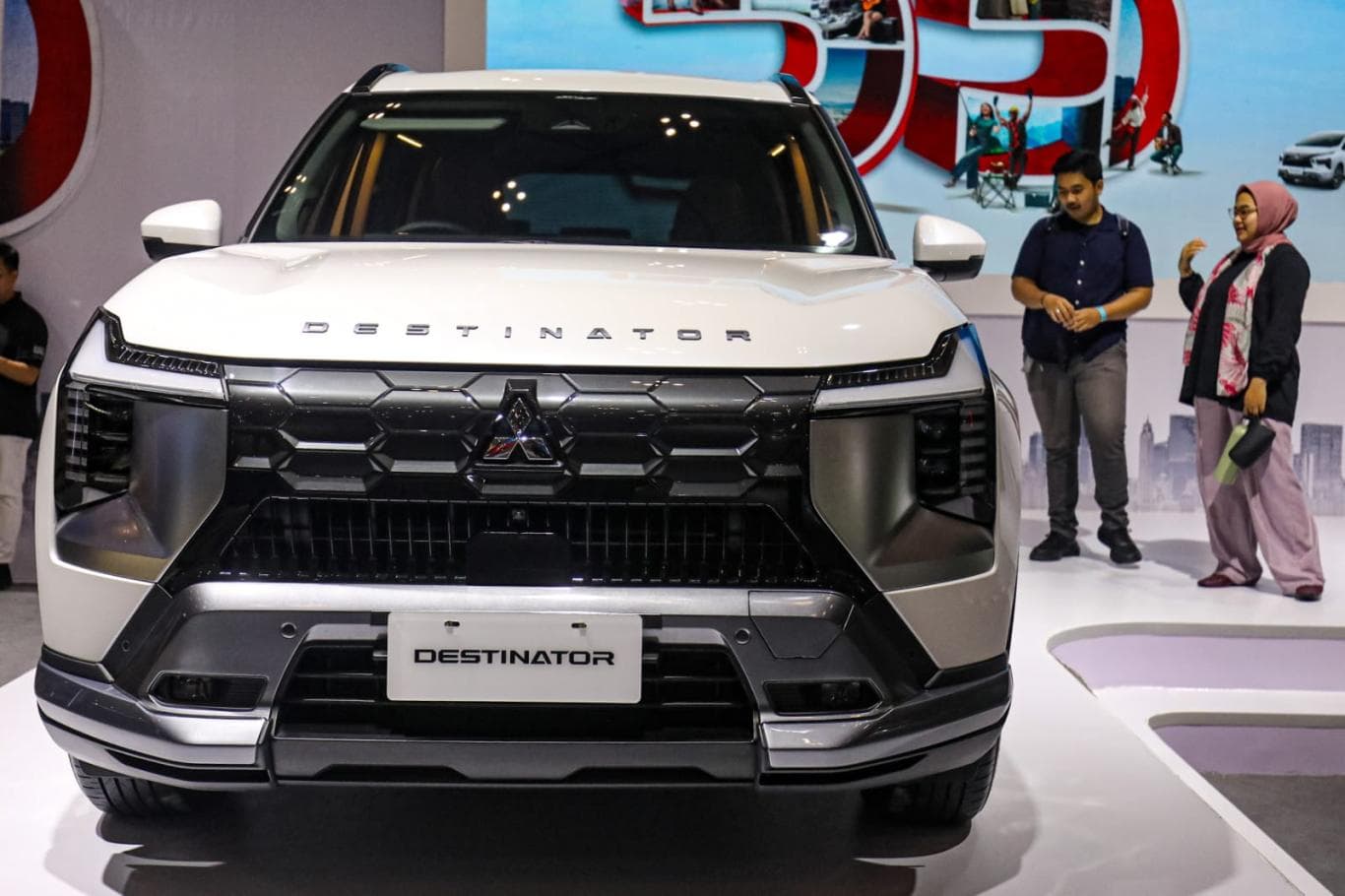 Mitsubishi Destinator tampil sebagai Premium Family SUV yang unggul dari sisi desain, performa, hingga teknologi.