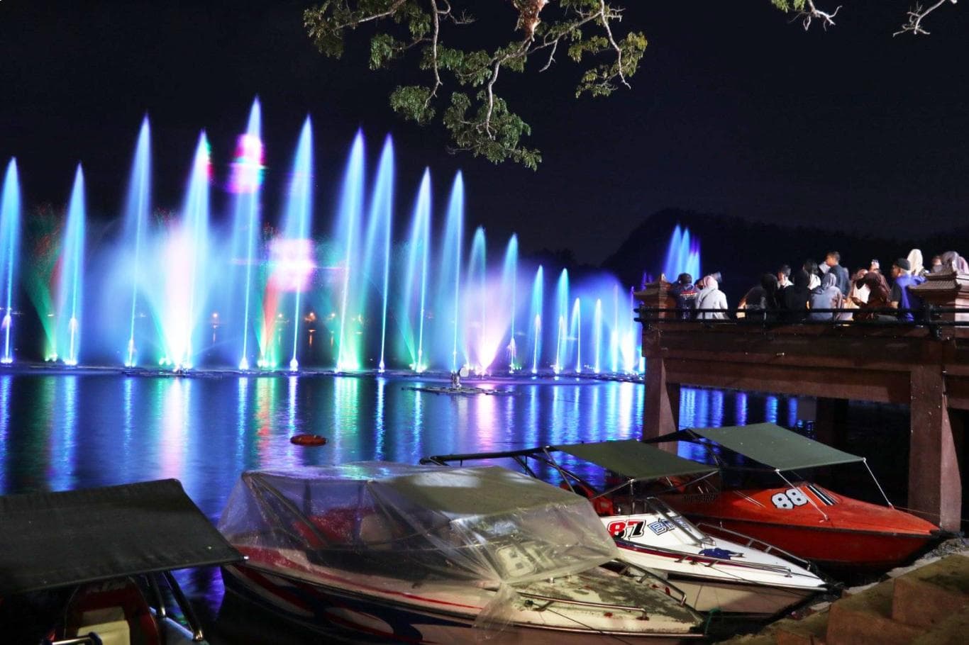 Telaga Ngebel Makin Memikat dengan Air Mancur Menari