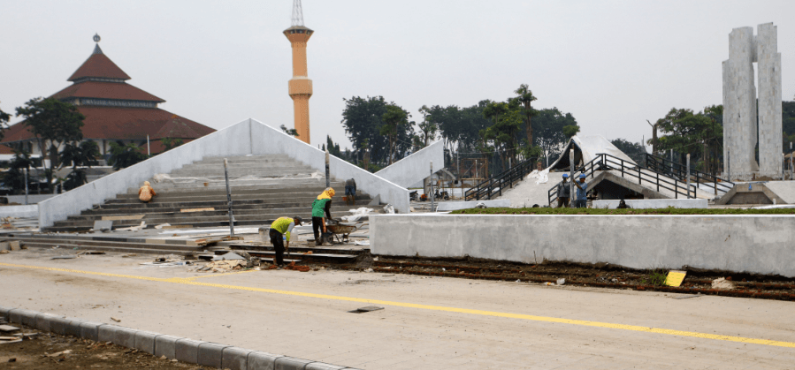 Pemkab Minta Pekerja Proyek Revitalisasi Alun-Alun Ditambah