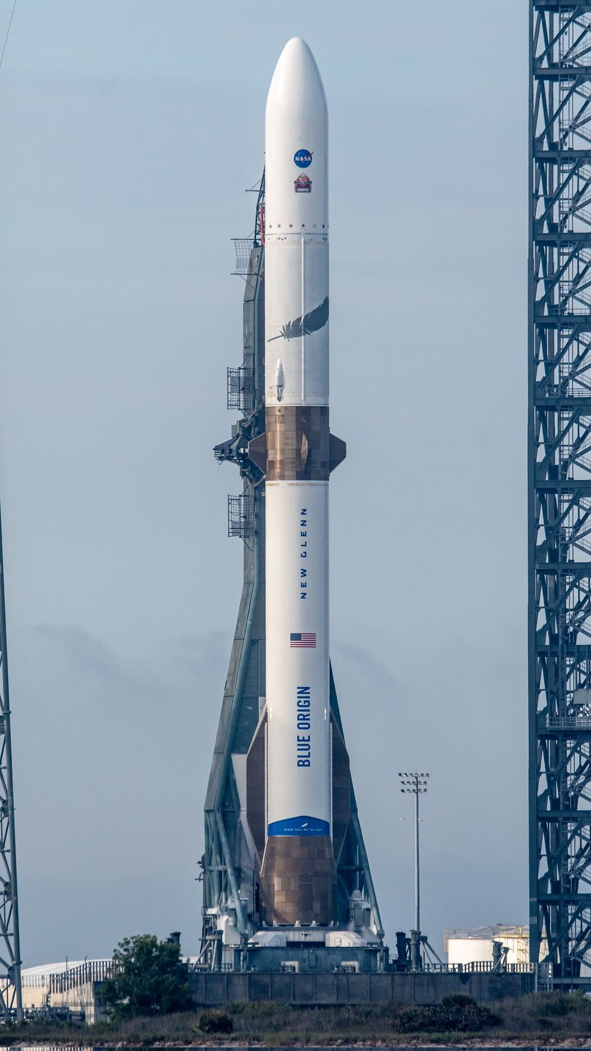 MENUJU PLANET MERAH: Roket setinggi 98 meter yang membawa salah satu satelit milik NASA bersiap sebelum lepas landas dari Cape Canaveral, Florida, pada Minggu (9/11) waktu setempat.