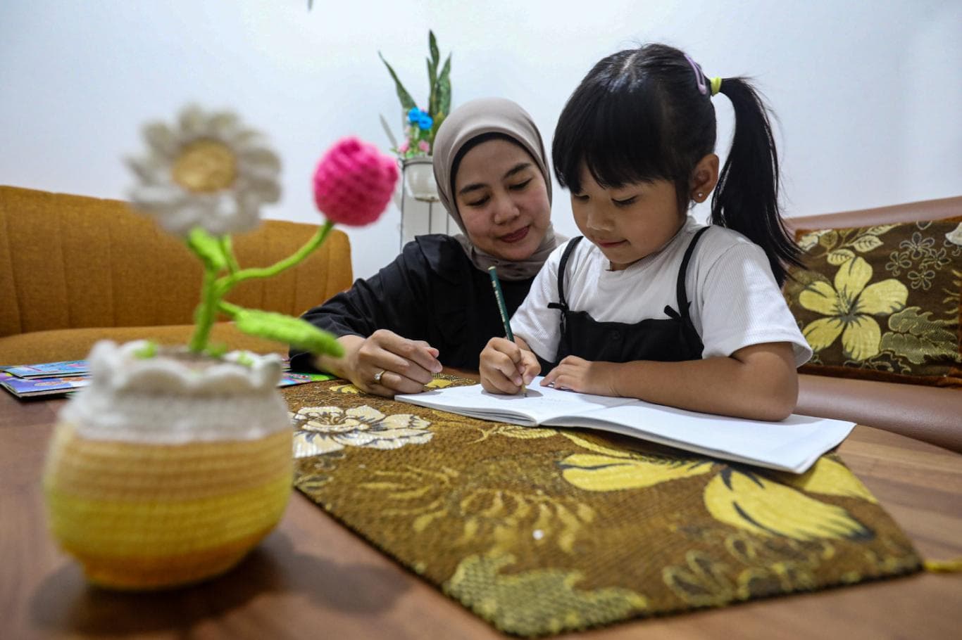 Terbiasa Menulis Halus, Motorik Terlatih, Anak Jadi Disiplin dan Teliti