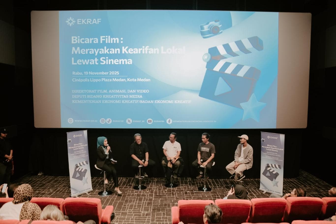 BAHAS FILM: Diskusi para sineas film di Medan (19/11/2025). Diskusi itu diadakan oleh Kementerian Ekonomi Kreatif.

). Acara tersebut digelar untuk merangsang sineas lokal memproduksi film.
