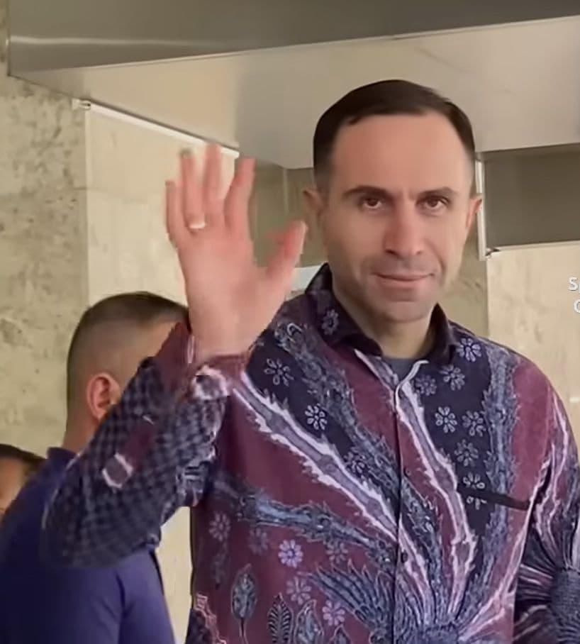 Timur Kapadze Pelajari Masyarakat dan Fans Sepak Bola Indonesia