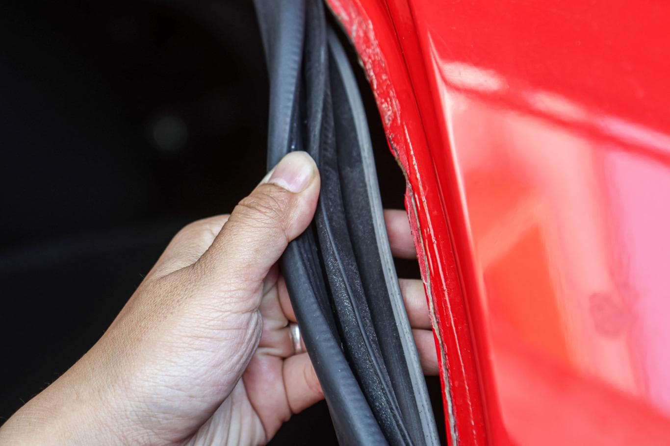 Menjaga Karet Mobil Agar Tetap Awet dan Berfungsi Normal, Waspada Jika Mulai Terdengar Siulan Angin