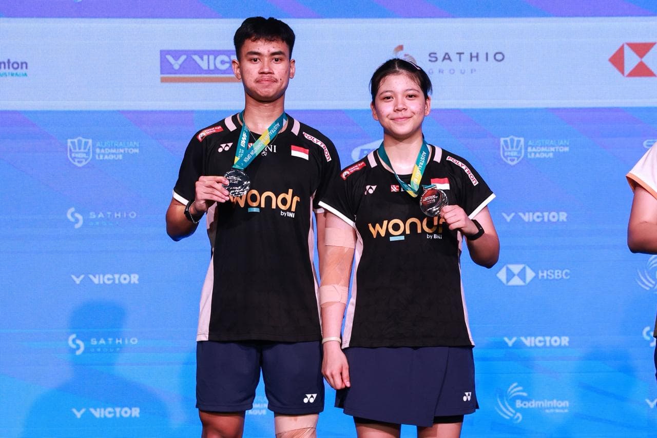 SUDAH MAKSIMAL: Jafar (kiri) dan Felisha di podium runner up Australia Open