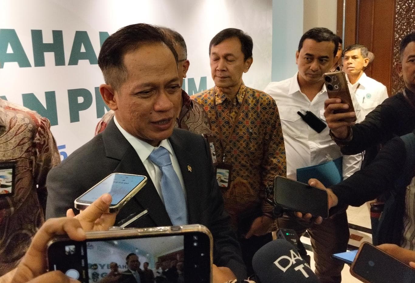 Kemen-LH Periksa Perusahaan Tambang dan Sawit Terkait Bencana Sumatera