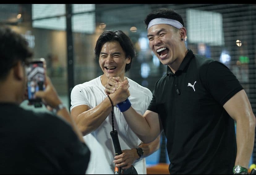 Turnamen Padel Barkalin Cup diikuti komunitas dan para bintang tamu seperti aktor Dion Wiyoko (kiri) dan kreator konten Andy Sugar.