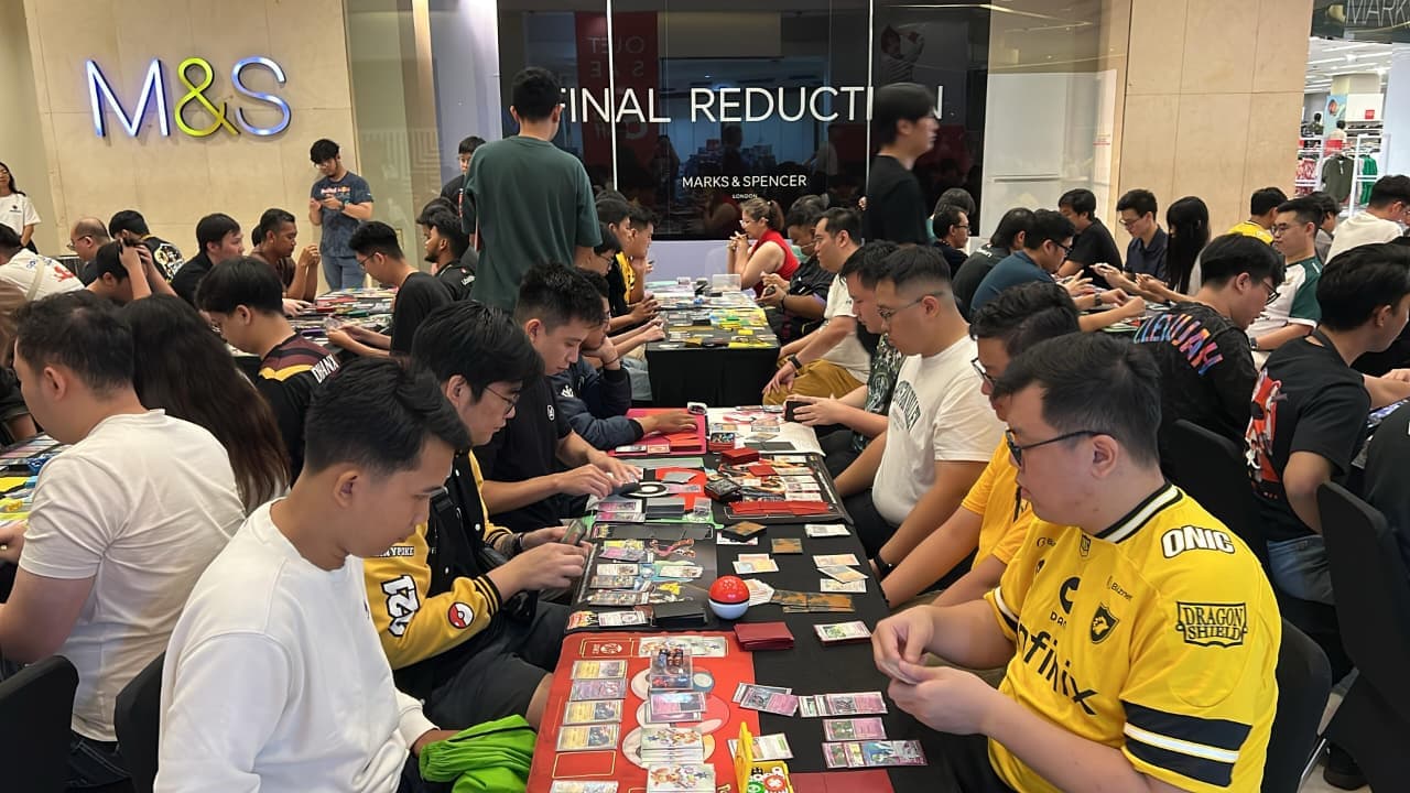 Penggemar Game Kartu Pokemon di Surabaya Kian Masif