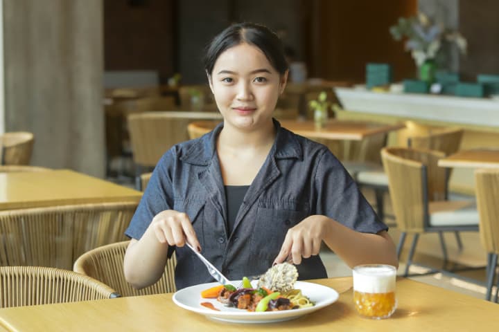 Goulash Beef Chayote with Red Spinach, Menu Legendaris Hongaria  dengan Cita Rasa Indonesia