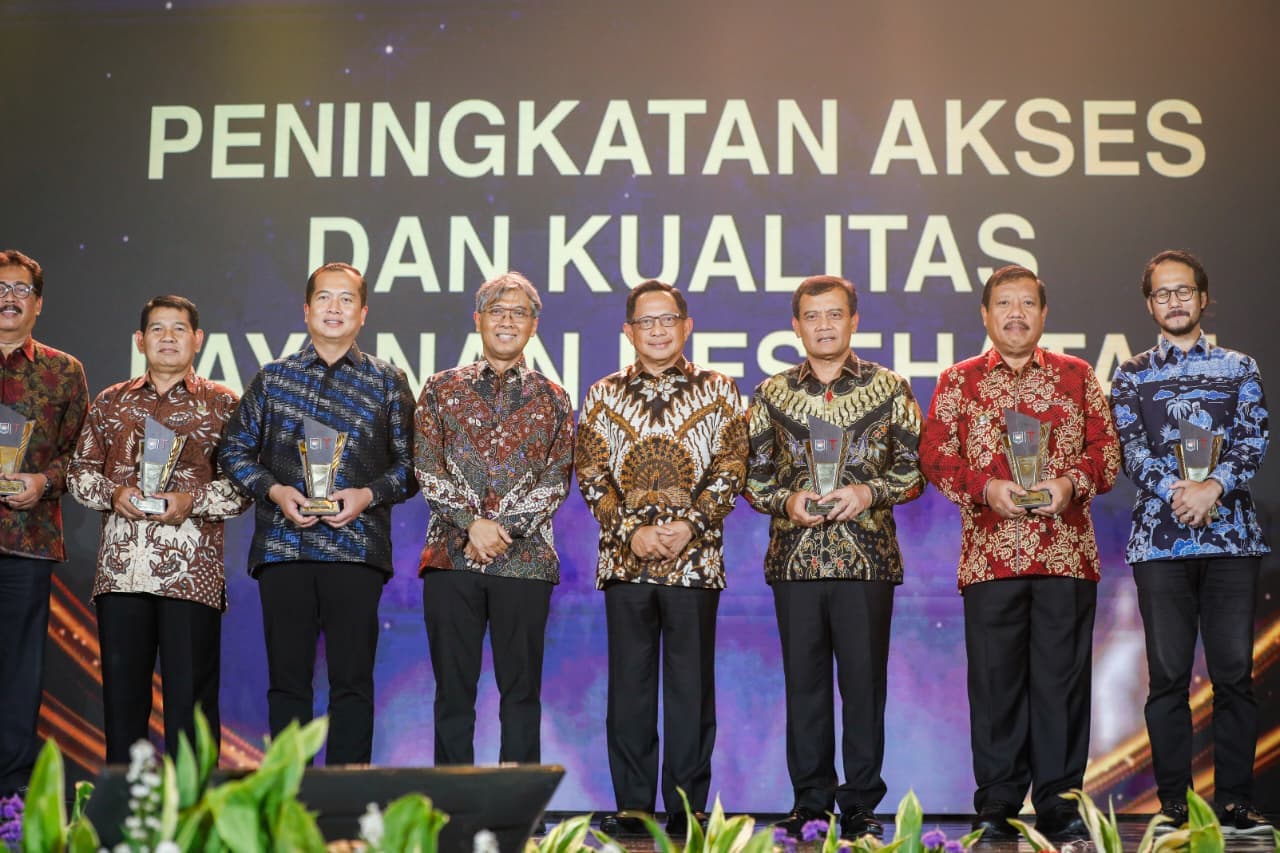 Acara Malam Penganugerahan Apresiasi Kinerja Pemerintahan Daerah 2025 di Flores Ballroom Hotel Borobudur, Jakarta, Senin (1/12) malam.