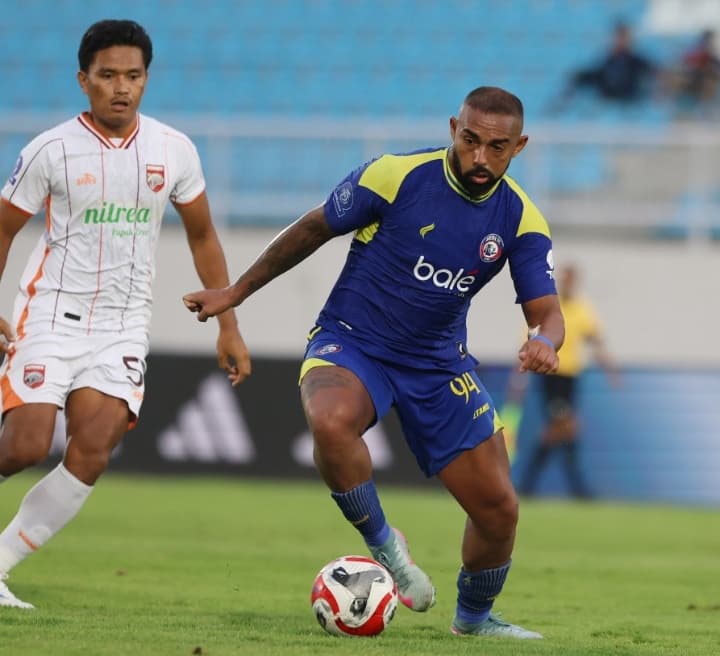 TOP SCORER SEMENTARA: Dalberto (kanan) sudah mencetak 10 gol di Super League 2025-2026.