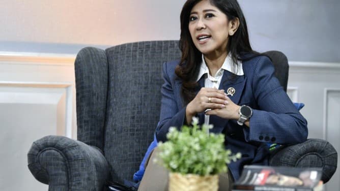 DORONG KEMAJUAN: Meutya Hafid mengajak ibu-ibu melek digital untuk kemajuan UMKM