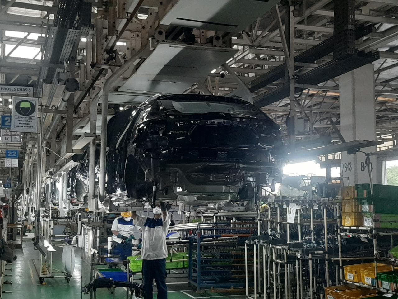 Line produksi Fronx di fasilitas produksi PT Suzuki Indomobil Motor di Cikarang, Jawa Barat.