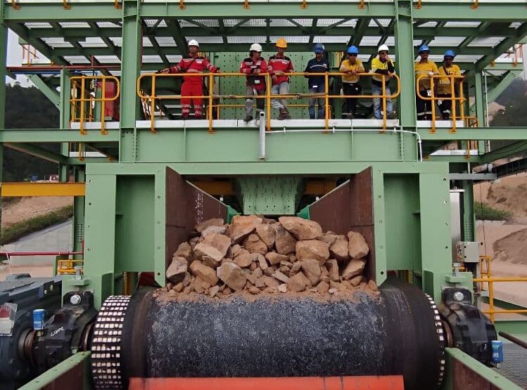 EMAS Lakukan Ore Feeding Perdana, Tambang Pani Produksi Emas Awal 2026