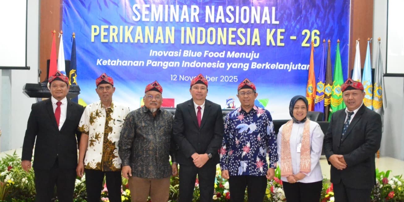 OPTIMISTIS: Kepala Pusdik KP Alan Frendy Koropitan (tengah) yakin bisnis blue food bakal terus berkembang pesat.