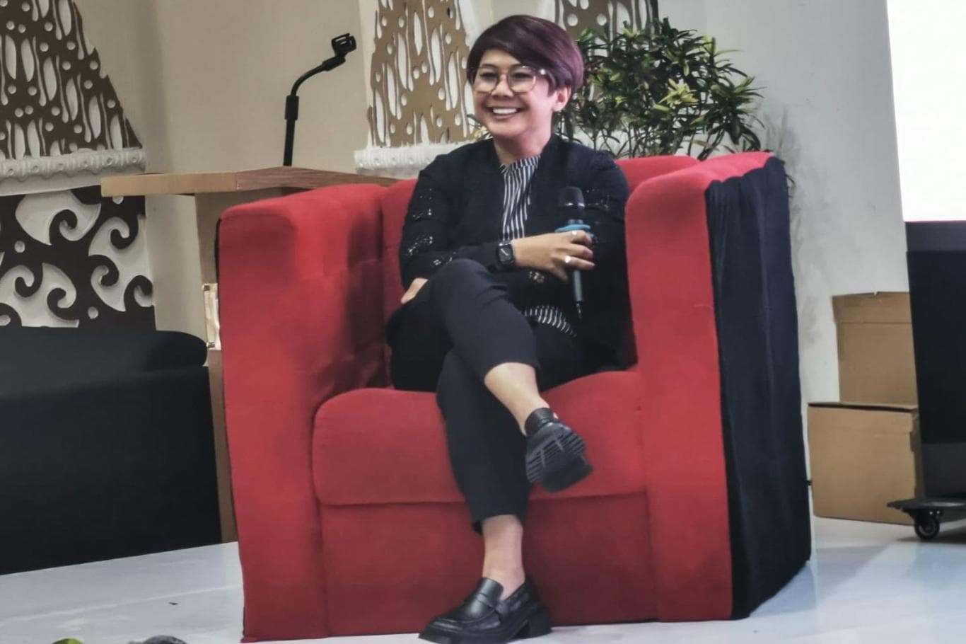 PERKUAT KOLABORASI: Deputi Bidang Kreativitas Media Kementerian Ekraf, Agustini Rahayu, memberi sambutan pada acara Radio Summit XVIII 2025 yang digelar di Hotel 101 Kebon Sirih, Jakarta, Sabtu (15/11)