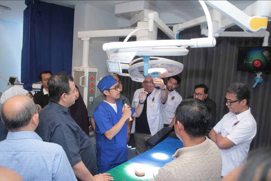 Suasana saat peluncuran serta demo produk New Polaris Surgical Light di kantor Dräger Indonesia.