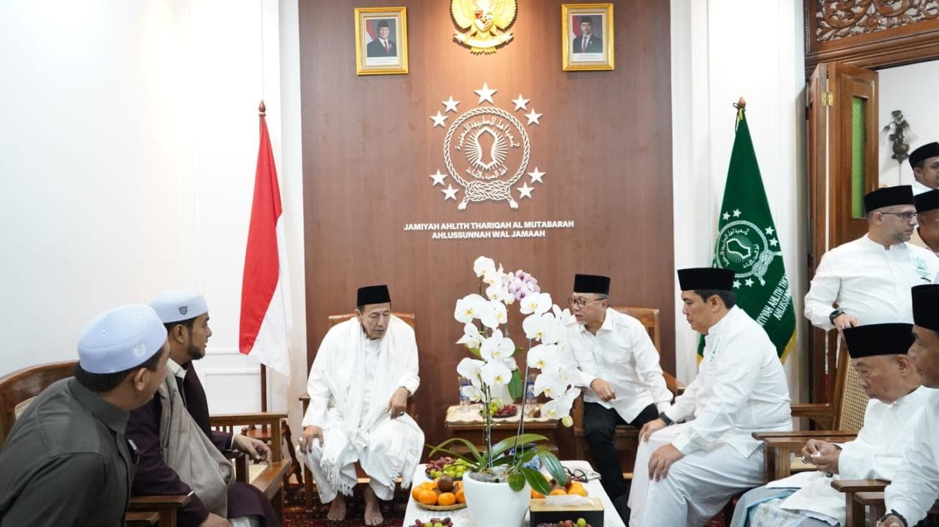 BERBAGI WAWASAN: Zulkifli Hasan berdiskusi dengan pengurus Jatma Aswaja